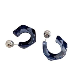 Geometric Navy Blue Acrylic Hoop Earrings – Sculptural Minimalist Style